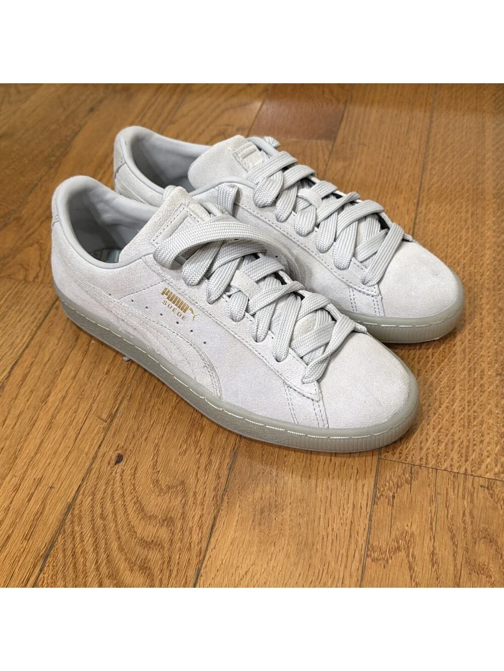Size 8.5 US Women’s PUMA Suede Gray Suede Low Top Lace-Up Sneakers